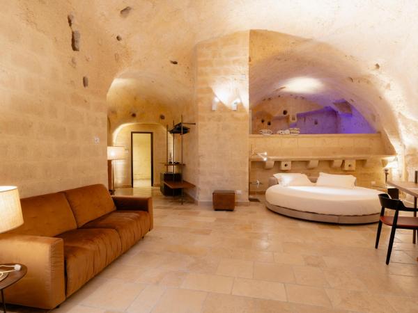 Quarry Resort : photo 1 de la chambre suite lit king-size avec baignoire spa