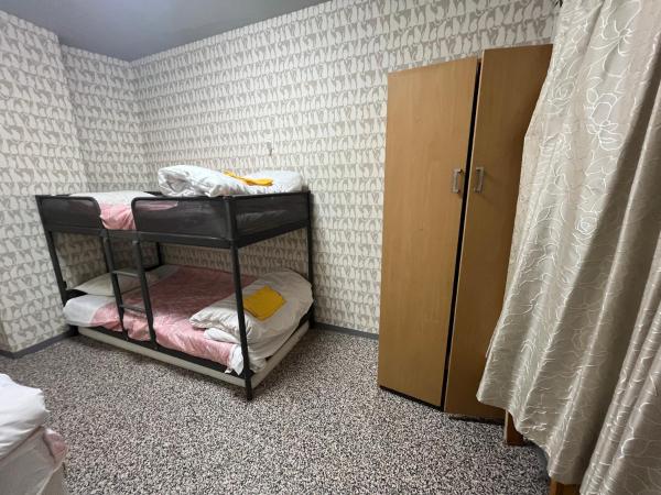 Shinjuku Sky hostel : photo 2 de la chambre chambre triple avec salle de bains commune