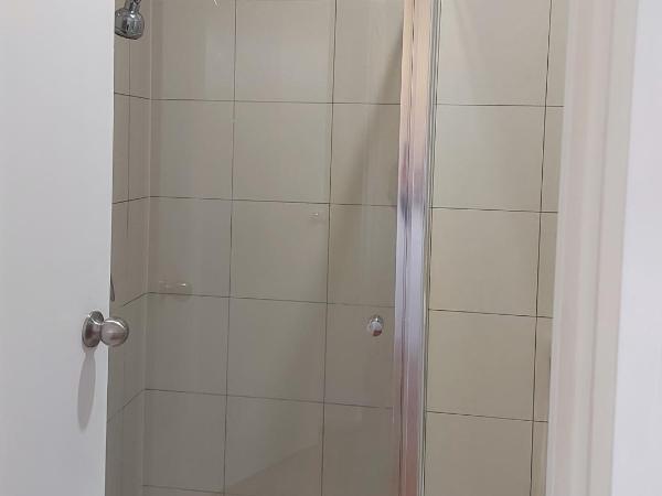 Maruve Guesthouse 12 min from Melb airport : photo 2 de la chambre chambre double avec salle de bains privative