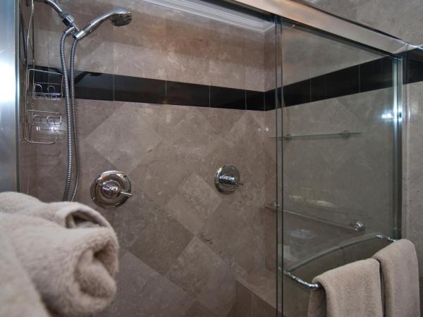 Hyde Park Hotel : photo 6 de la chambre chambre lit king-size avec baignoire spa