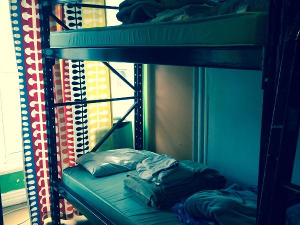 Auberge Jeunesse La Belle Planete Backpackers Hostel : photo 1 de la chambre lit dans dortoir mixte de 6 lits