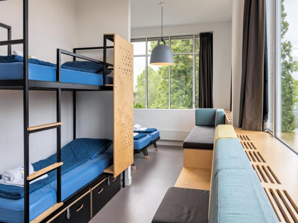 Stayokay Hostel Amsterdam Oost : photo 2 de la chambre chambre familiale quadruple avec salle de bains privative