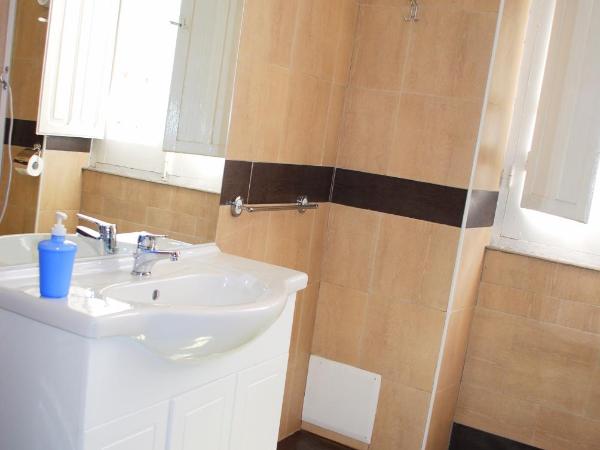 Villa Arazurrina : photo 9 de la chambre chambre triple avec salle de bains privative