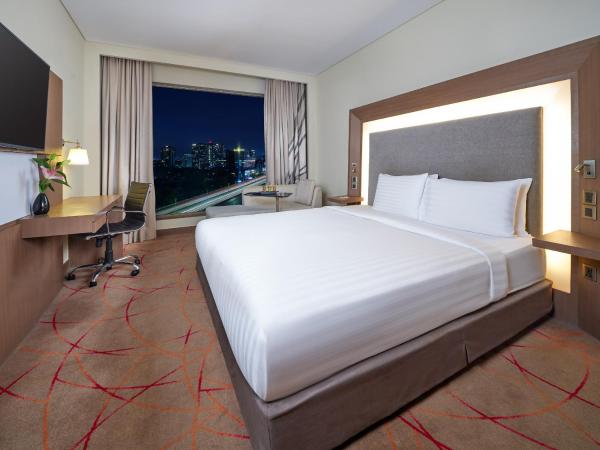 Novotel Ahmedabad : photo 1 de la chambre large junior suite with separate sitting area and premier lounge access