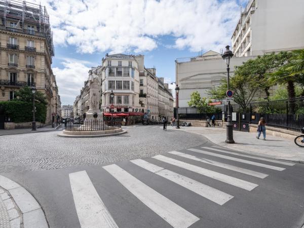 Room in Apartment - Cosy place in the Hear of Paris : photo 7 de la chambre chambre double