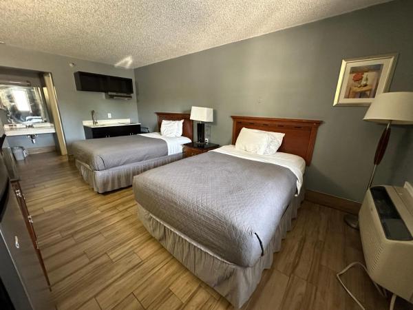 HillView Inn at Six Flags Fiesta : photo 1 de la chambre chambre double avec 2 lits doubles - non-fumeurs