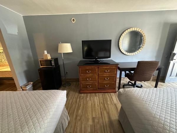 HillView Inn at Six Flags Fiesta : photo 5 de la chambre chambre double avec 2 lits doubles - non-fumeurs