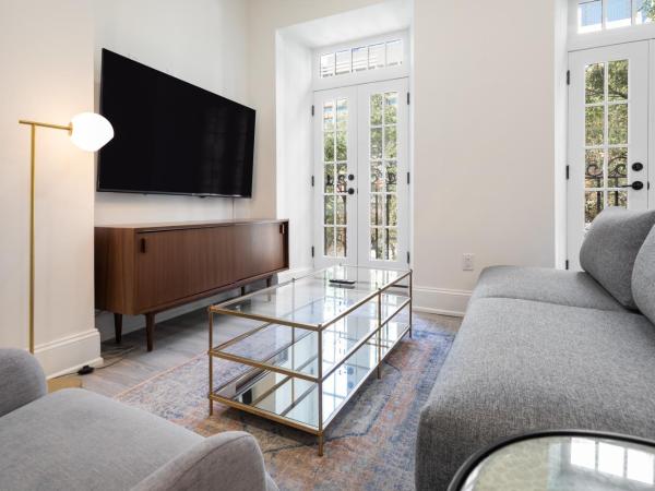 Sosuite at French Quarters - Rittenhouse Square : photo 9 de la chambre appartement avec balcon