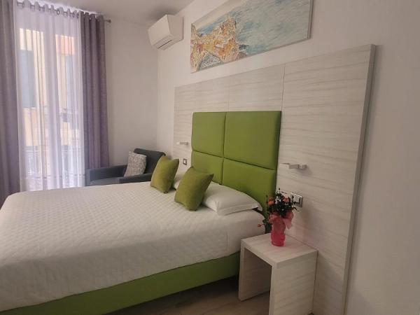 Affittacamere 5 Terre Dolci Sogni : photo 1 de la chambre suite lit king-size avec balcon