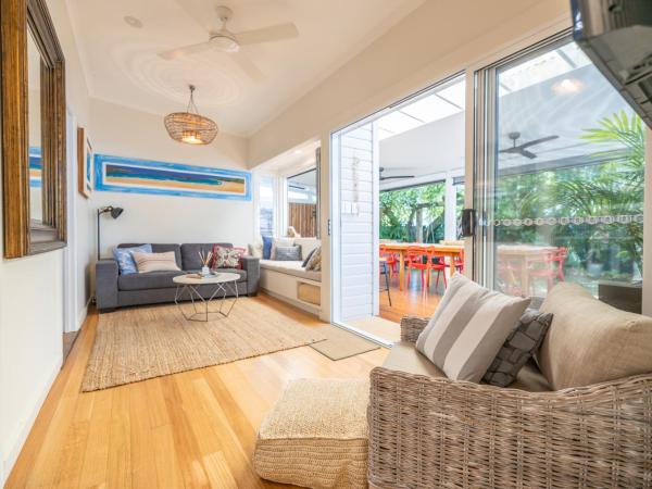 Barbara's Guesthouse : photo 10 de la chambre chambre lit queen-size avec salle de bains privative