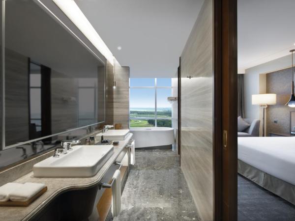 Grand Barony Qingdao Airport Hotel : photo 1 de la chambre 豪华大床房