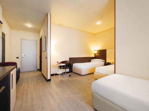 JR Hotels Bologna Amadeus : photo 3 de la chambre chambre triple supérieure