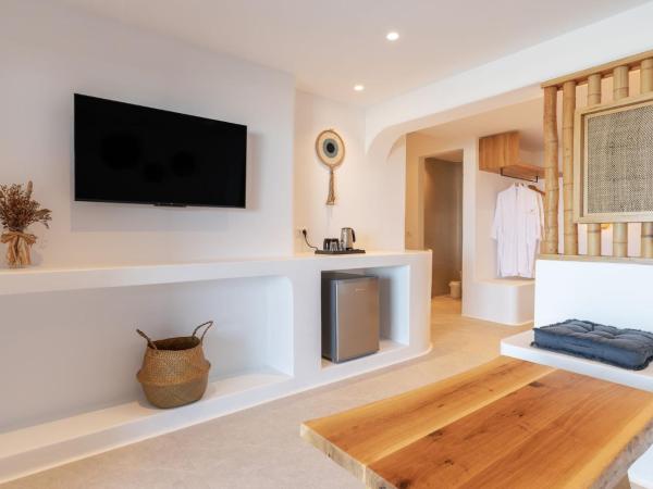 Sunset Hill Suites : photo 2 de la chambre suite supérieure - vue sur mer et piscine