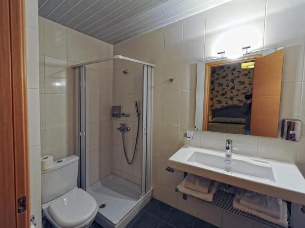 Haikos Hotel : photo 1 de la chambre chambre double avec lit d'appoint (3 adultes)