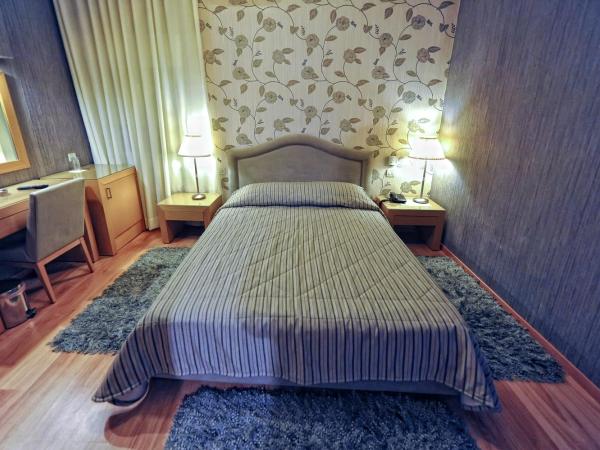 Haikos Hotel : photo 10 de la chambre chambre double avec lit d'appoint (3 adultes)
