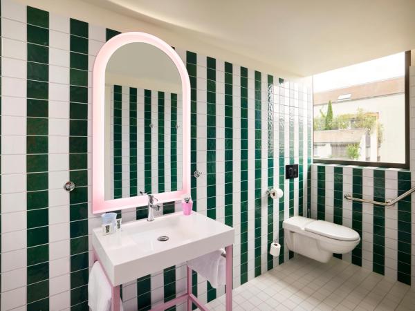 Mama Shelter Dijon : photo 4 de la chambre grande chambre double mama - accessible aux personnes à mobilité réduite 