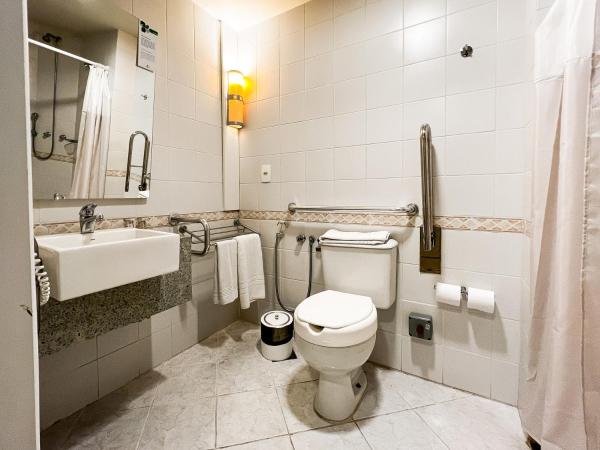 Master Curitiba Hotel - 1,6 km do Estádio Couto Pereira - Show : photo 4 de la chambre chambre double - accessible aux personnes à mobilité réduite