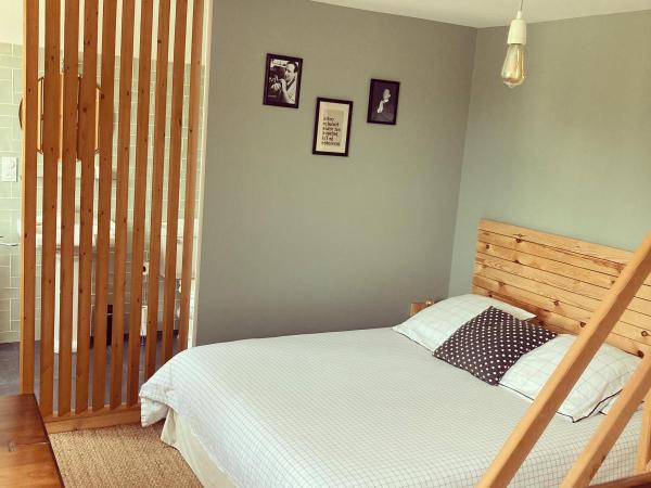 Léhontine : photo 9 de la chambre chambre double avec salle de bains privative