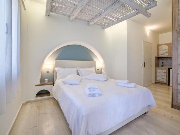 Ifestos Villa : photo 9 de la chambre chambre double supérieure avec balcon