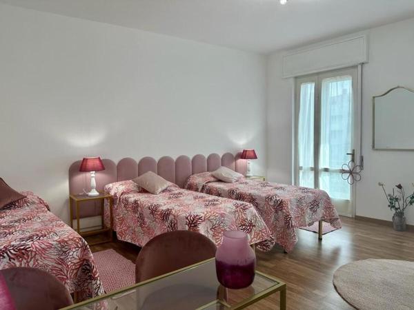 Comfort Accommodation Room & Le Camere : photo 6 de la chambre chambre triple avec salle de bains privative séparée