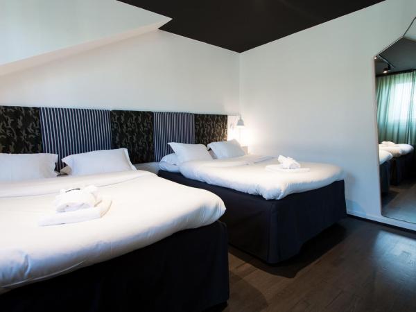 Hotel Flora : photo 2 de la chambre chambre familiale supérieure (2 lits de 140 cm)