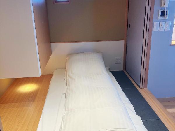 Nplus Tokyo Akihabara Premium : photo 9 de la chambre chambre familiale avec salle de bains privative