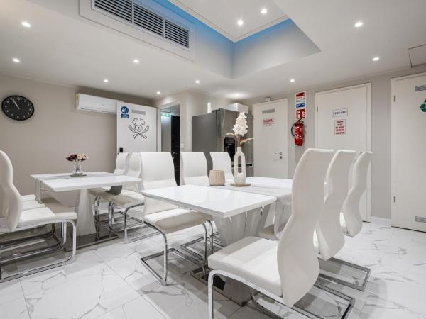 Szent István Apartments : photo 1 de la chambre chambre double avec salle de bains privative