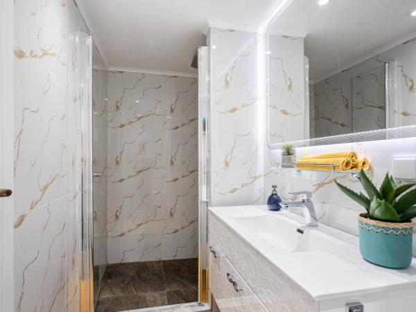 Szent István Apartments : photo 6 de la chambre chambre triple de luxe