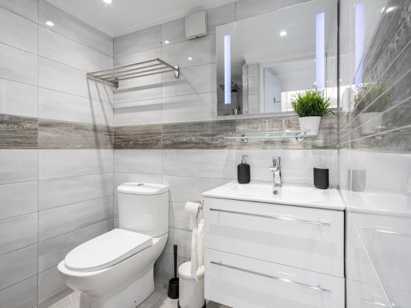 Szent István Apartments : photo 5 de la chambre chambre double avec salle de bains privative