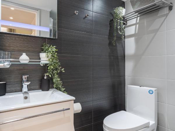 Szent István Apartments : photo 3 de la chambre chambre double avec salle de bains privative