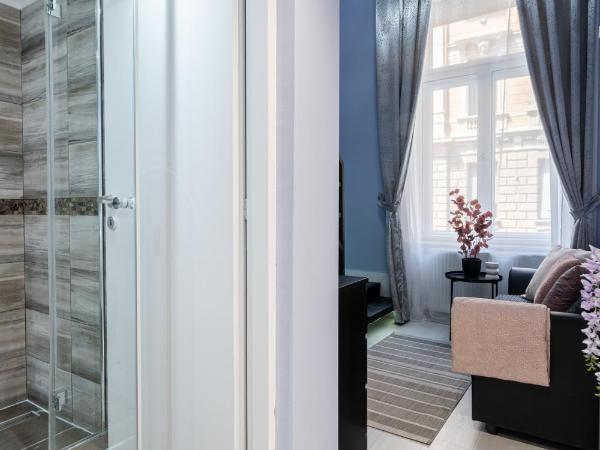 Szent István Apartments : photo 5 de la chambre chambre double avec salle de bains privative