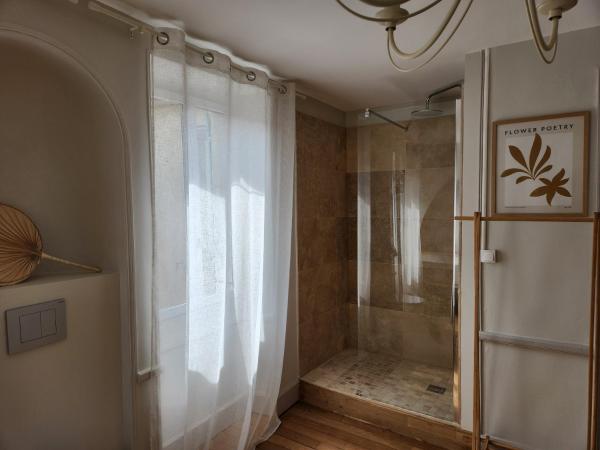 LE ZOLA : photo 5 de la chambre chambre double deluxe avec douche