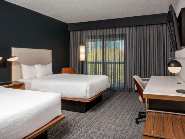 Courtyard by Marriott Charlotte Ballantyne : photo 2 de la chambre chambre 2 lits queen-size avec balcon