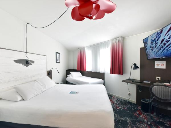 Hôtel Kyriad La Rochelle Centre Ville : photo 3 de la chambre chambre triple