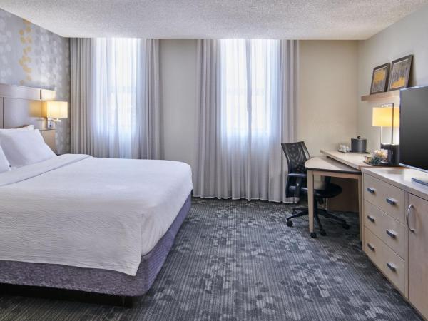 Courtyard Columbus Downtown : photo 2 de la chambre chambre lit king-size