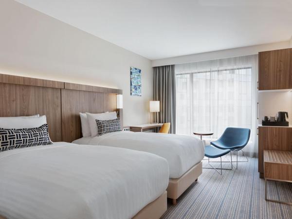 Courtyard by Marriott Szczecin City : photo 2 de la chambre guest room with 2 twin/single bed(s), courtyard view