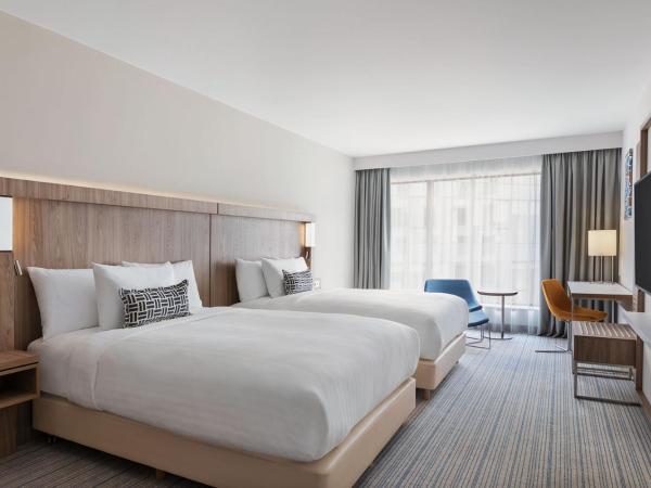 Courtyard by Marriott Szczecin City : photo 1 de la chambre guest room with 2 double, courtyard view