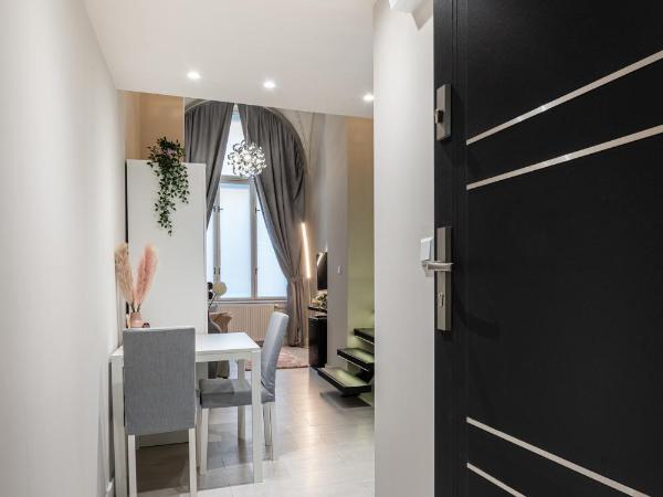 Szent István Apartments : photo 2 de la chambre chambre double avec salle de bains privative