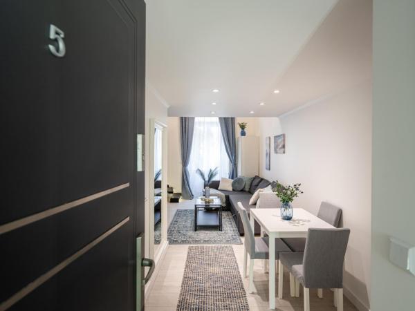 Szent István Apartments : photo 3 de la chambre chambre double supérieure avec deux lits doubles