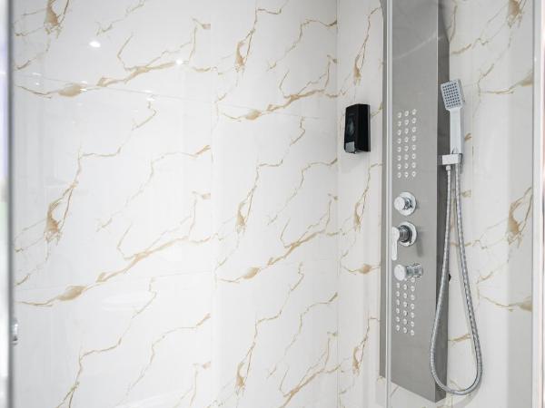 Szent István Apartments : photo 10 de la chambre chambre lits jumeaux avec balcon