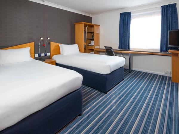 Holiday Inn Express London - Wandsworth, an IHG Hotel : photo 1 de la chambre chambre lits jumeaux pour personnes  mobilit rduite