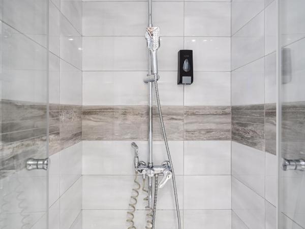 Szent István Apartments : photo 4 de la chambre chambre double avec salle de bains privative