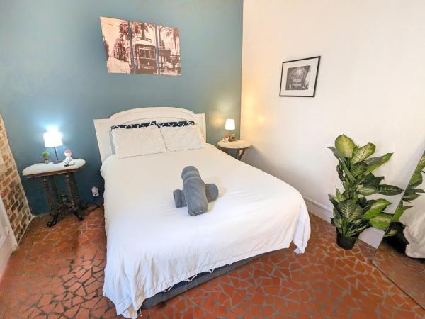 Bon Maison Guest House : photo 3 de la chambre chambre lit queen-size - vue sur jardin