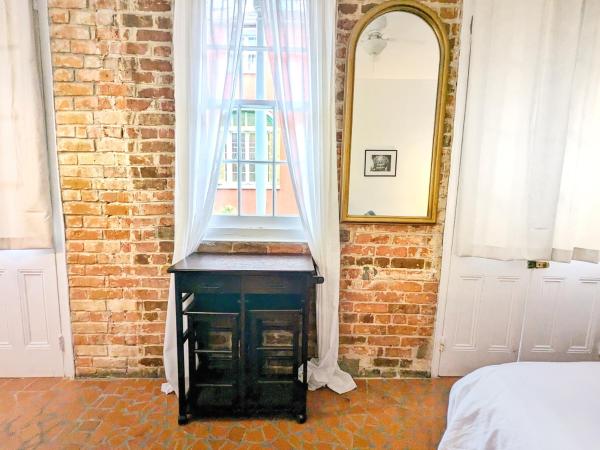 Bon Maison Guest House : photo 7 de la chambre chambre lit queen-size - vue sur jardin