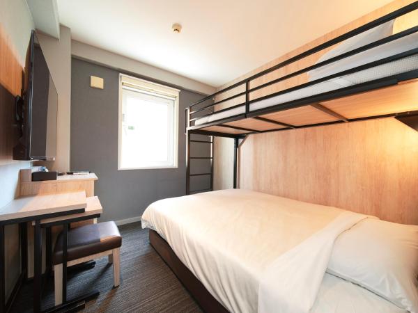 Super Hotel Hiroshima : photo 4 de la chambre chambre avec lit double et lits superposés - non-fumeurs
