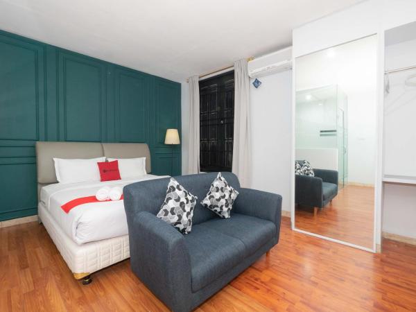 RedDoorz Premium near RS Pondok Indah La Maison : photo 1 de la chambre chambre double supérieure