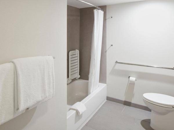 Sheraton Oceanfront Hotel : photo 7 de la chambre suite 1 chambre lit king-size avec canapé-lit - côté océan