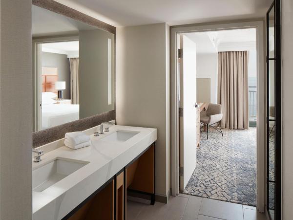 Sheraton Oceanfront Hotel : photo 10 de la chambre suite 1 chambre lit king-size avec canapé-lit - côté océan