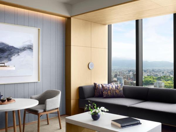 The Ritz-Carlton Fukuoka : photo 2 de la chambre deluxe suite, club lounge access, 1 bedroom suite, 2 doubles