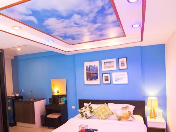 Pace Residence Pattaya : photo 1 de la chambre suite deluxe avec baignoire